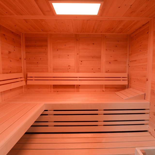 Integriertes Saunafenster Zirbenholz