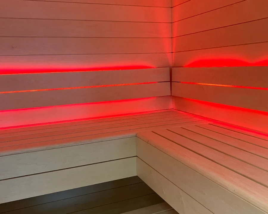 Indirekte Rücken- und Unterbankbeleuchtung für die Sauna – warmes, blendfreies Licht hinter der Lehne, Bild 2