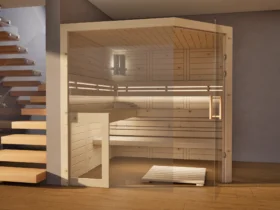 Sauna Athen 2x Glas bodentief Massivholz Zirbe neben der Treppe, Glastür geöffnet