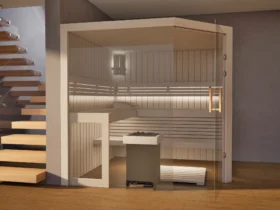 Sauna Athen 2x Glas bodentief Profilholz Linde neben der Treppe, Glastür geöffnet