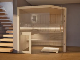 Sauna Athen 2x Glas bodentief Profilholz Zirbe neben der Treppe, Glastür geöffnet