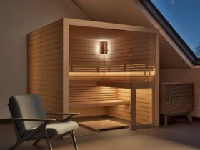 Sauna Kristall Profilholz Erle mit geöffneter Glastür, Kabine ohne Saunaofen