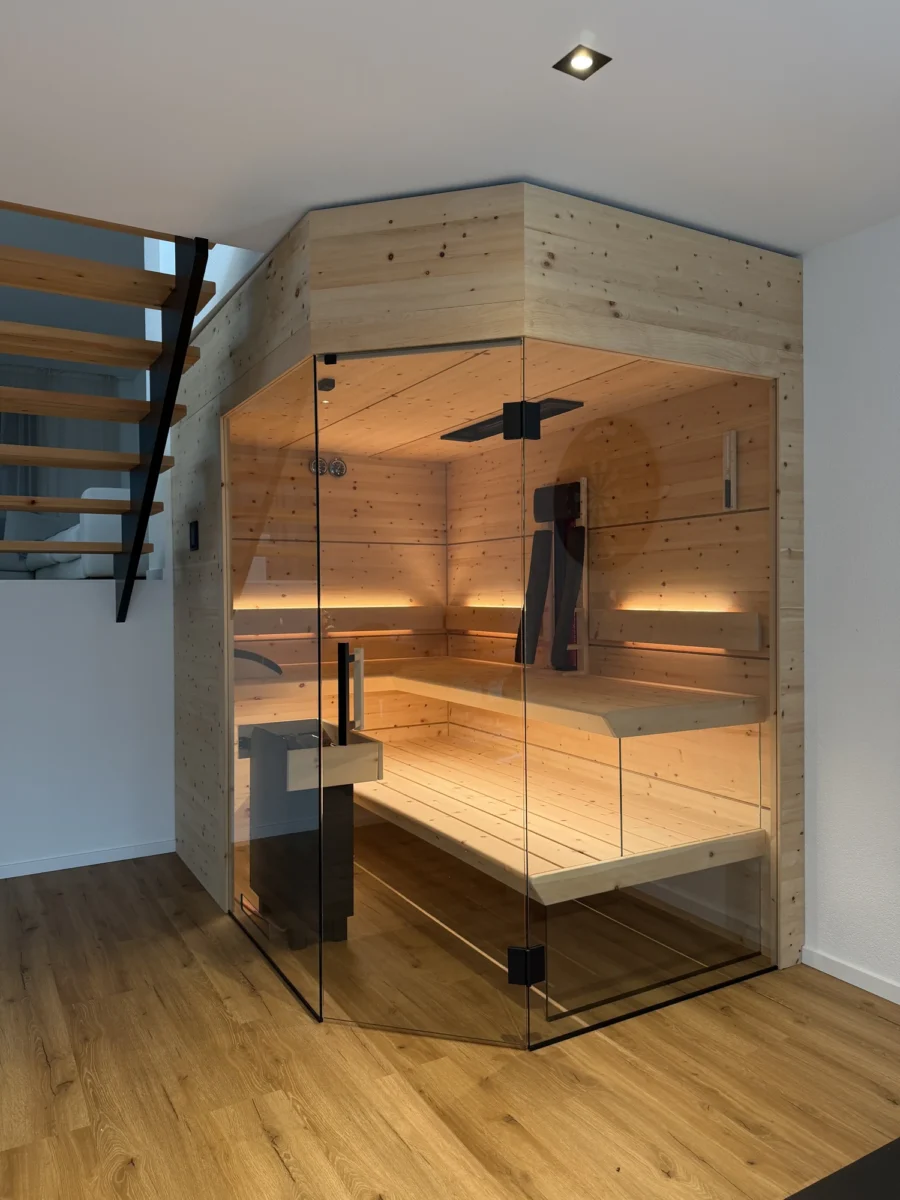 Sauna Athen Aura – 5-Eck-Sauna mit Ganzglasfront