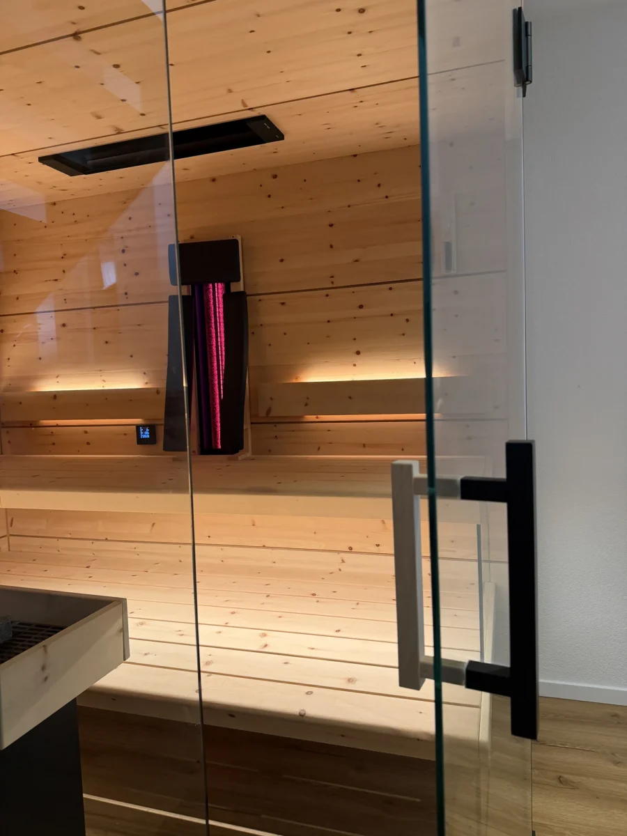Sauna Athen Aura – 5-Eck-Sauna mit Ganzglasfront