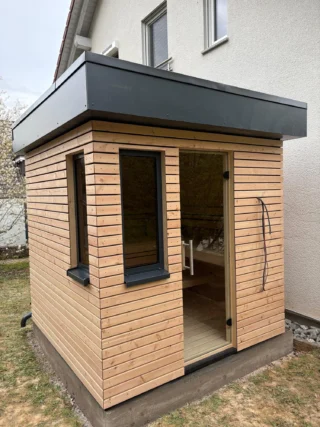Gartensauna im Grünen