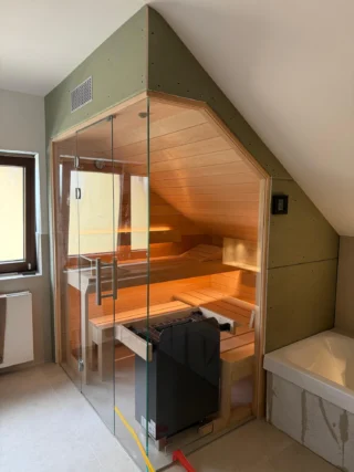 Ecksauna unter der Dachschräge