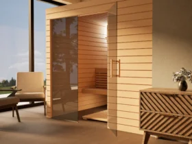 Sauna Venus Glaselement bodentief Profilholz Erle mit geöffneter Glastür, Kabine ohne Saunaofen