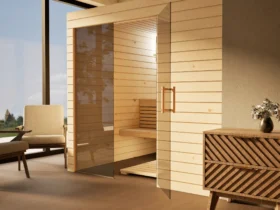 Sauna Venus Glaselement bodentief Profilholz Zirbe mit geöffneter Glastür, Kabine ohne Saunaofen