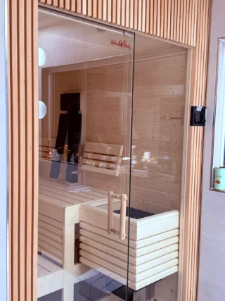 Einbausauna in Fichte mit Stäbchenfront