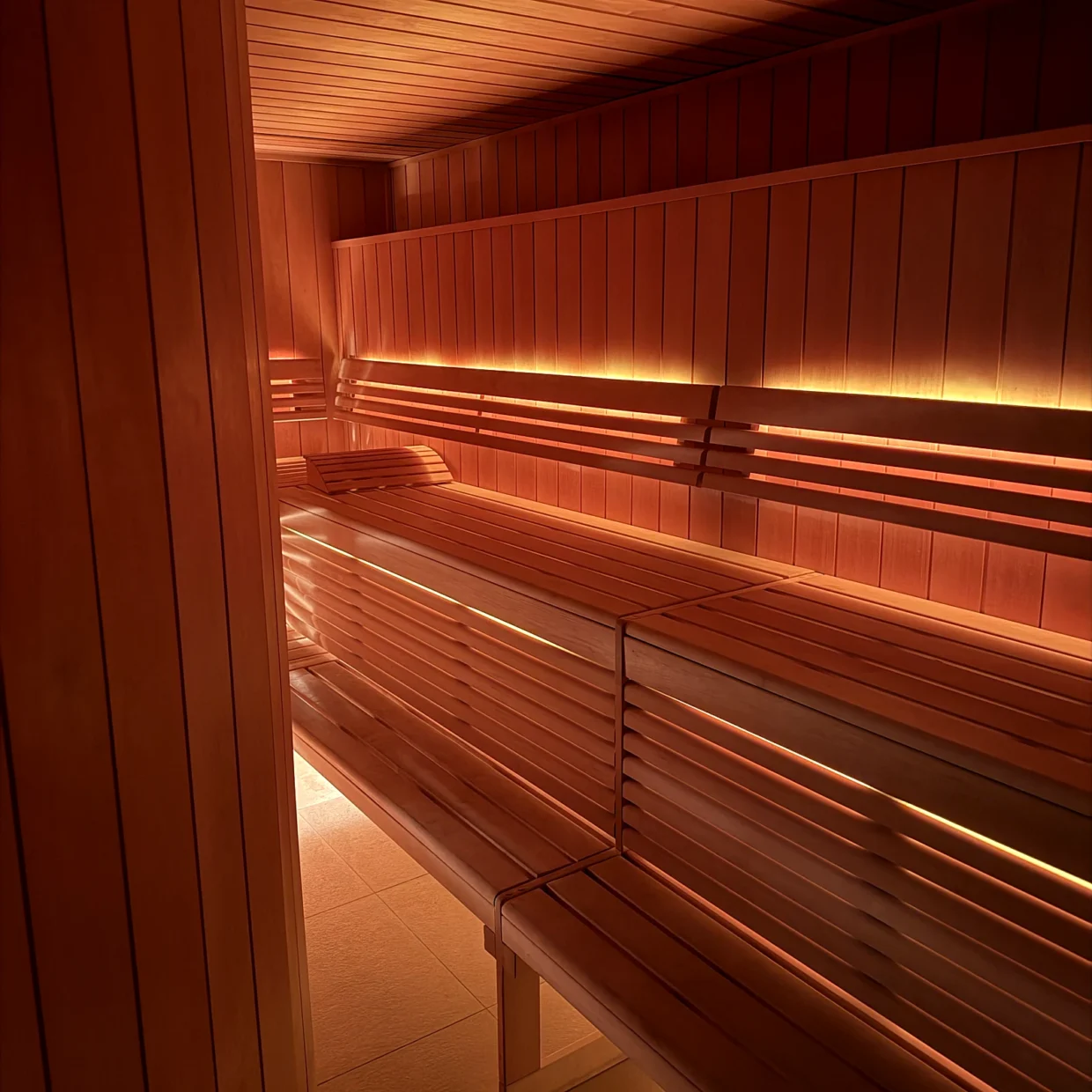 Hotelsauna mit geschwungener Wand