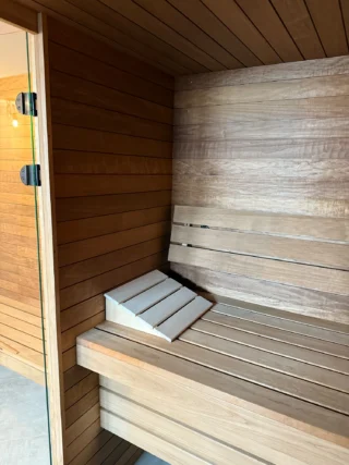 Morena in Thermo-Espe mit Wandverkleidung