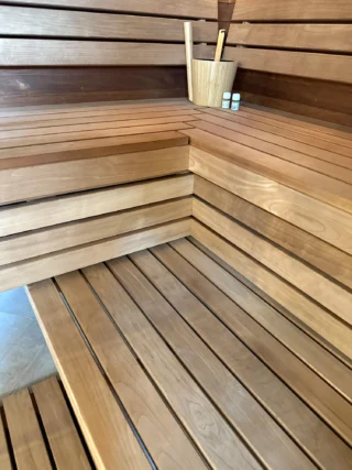 Morena in Thermo-Espe mit Wandverkleidung